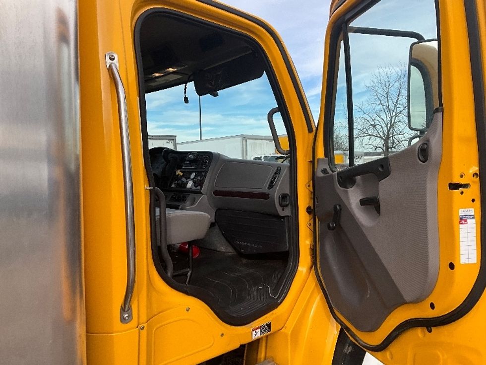 Medium Duty Box Truck-Light and Medium Duty Trucks-Freightliner-2022-M2-Springfield-MO-99,973\n\t\tmiles-$ 77,250 - Image 20