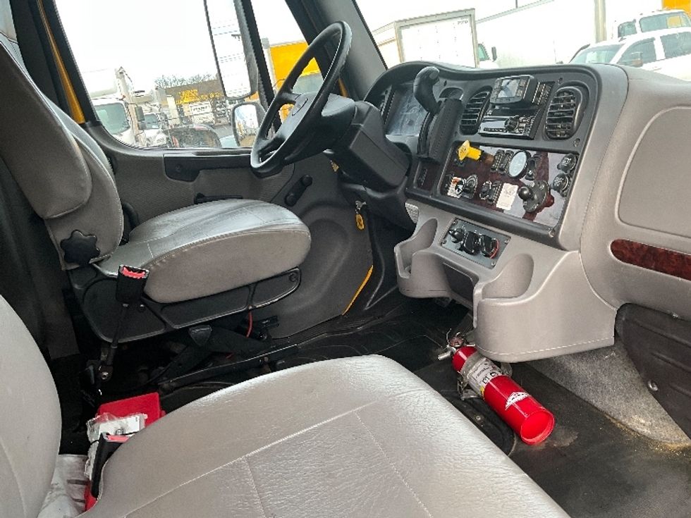 Medium Duty Box Truck-Light and Medium Duty Trucks-Freightliner-2022-M2-Springfield-MO-99,973\n\t\tmiles-$ 77,250 - Image 22