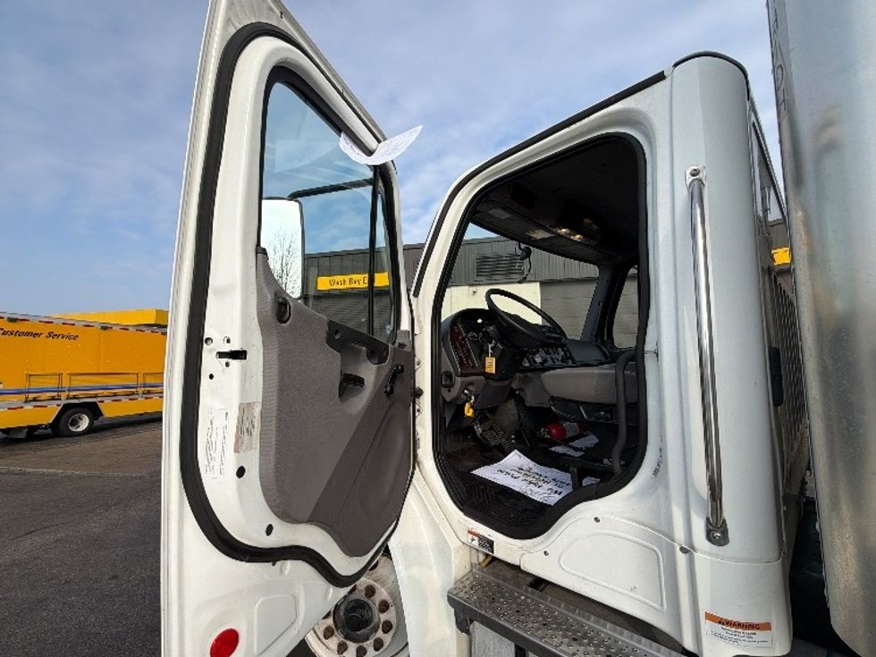 Medium Duty Box Truck-Light and Medium Duty Trucks-Freightliner-2022-M2-Sturtevant-WI-144,441\n\t\tmiles-$ 68,500 - Image 16