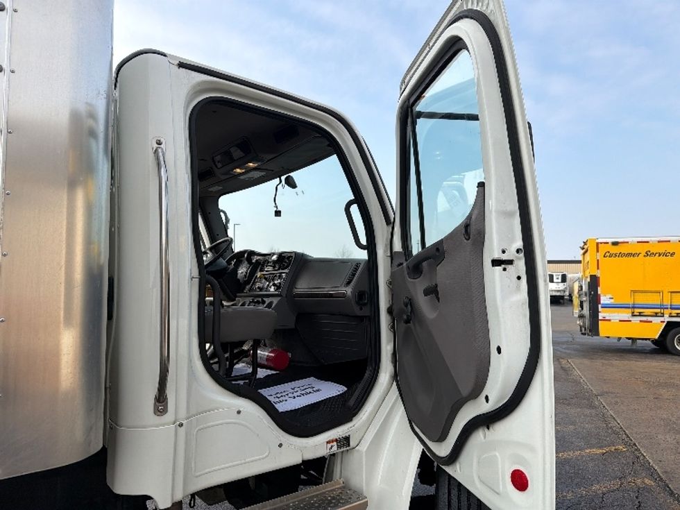 Medium Duty Box Truck-Light and Medium Duty Trucks-Freightliner-2022-M2-Sturtevant-WI-144,441\n\t\tmiles-$ 68,500 - Image 20