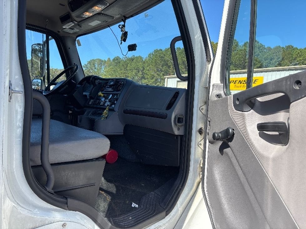 Medium Duty Box Truck-Light and Medium Duty Trucks-Freightliner-2022-M2-Summerville-SC-203,341\n\t\tmiles-$ 59,500 - Image 20