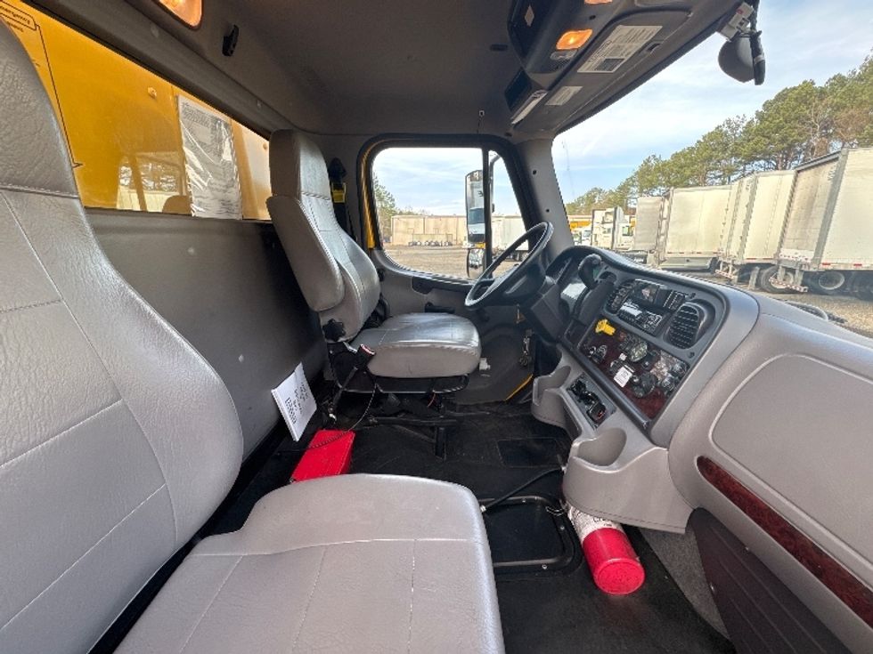 Medium Duty Box Truck-Light and Medium Duty Trucks-Freightliner-2022-M2-Suwanee-GA-133,096\n\t\tmiles-$ 71,500 - Image 22