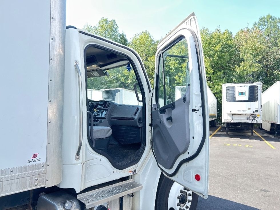 Medium Duty Box Truck-Light and Medium Duty Trucks-Freightliner-2022-M2-Suwanee-GA-278,292\n\t\tmiles-$ 42,000 - Image 19