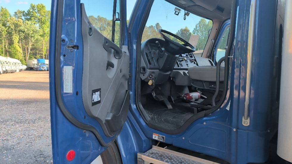 Medium Duty Box Truck-Light and Medium Duty Trucks-Freightliner-2022-M2-Suwanee-GA-293,058\n\t\tmiles-$ 36,250 - Image 15