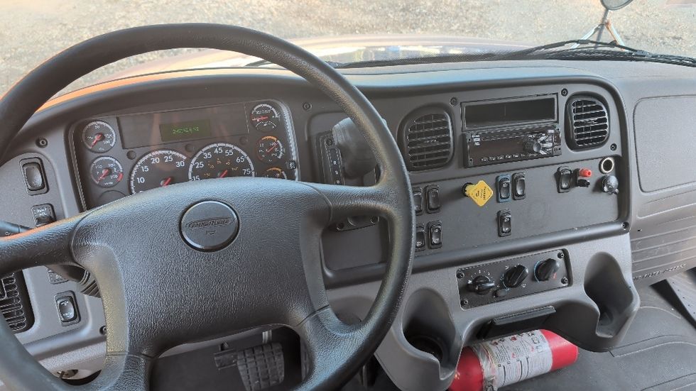 Medium Duty Box Truck-Light and Medium Duty Trucks-Freightliner-2022-M2-Suwanee-GA-293,058\n\t\tmiles-$ 36,250 - Image 17