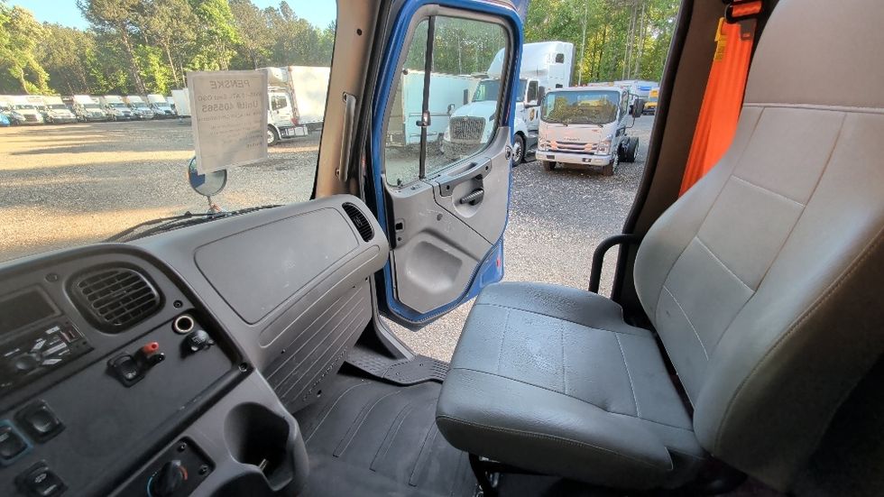 Medium Duty Box Truck-Light and Medium Duty Trucks-Freightliner-2022-M2-Suwanee-GA-293,058\n\t\tmiles-$ 36,250 - Image 18