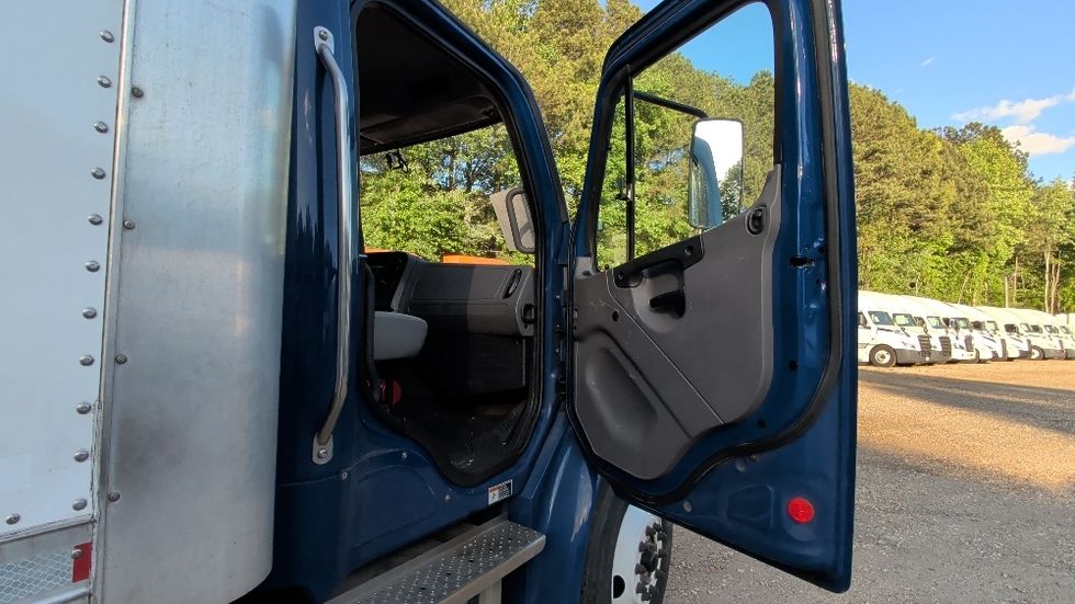 Medium Duty Box Truck-Light and Medium Duty Trucks-Freightliner-2022-M2-Suwanee-GA-293,058\n\t\tmiles-$ 36,250 - Image 19