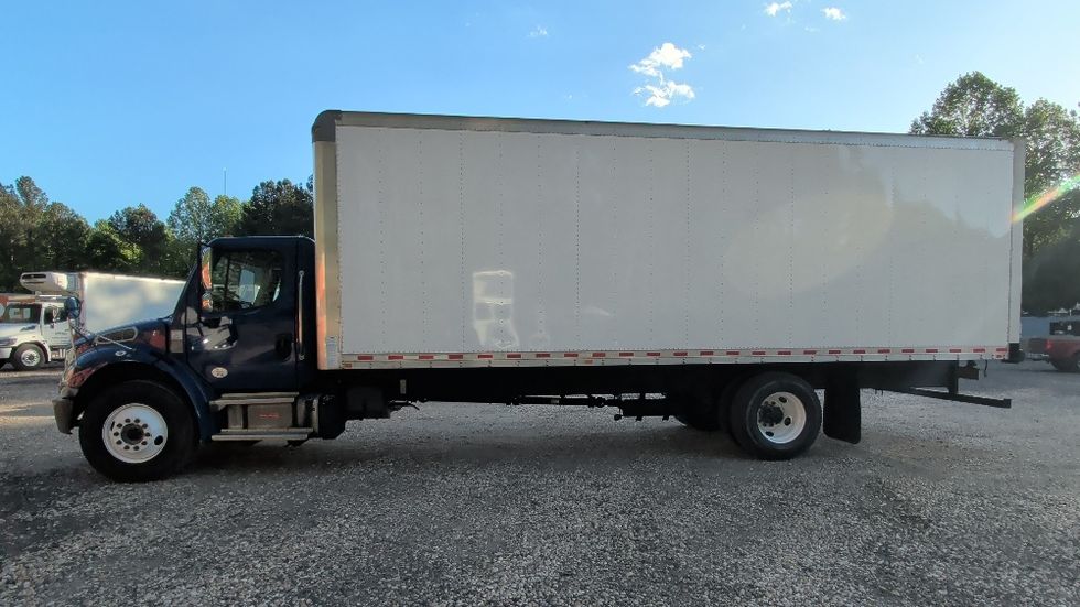 Medium Duty Box Truck-Light and Medium Duty Trucks-Freightliner-2022-M2-Suwanee-GA-293,058\n\t\tmiles-$ 36,250 - Image 4