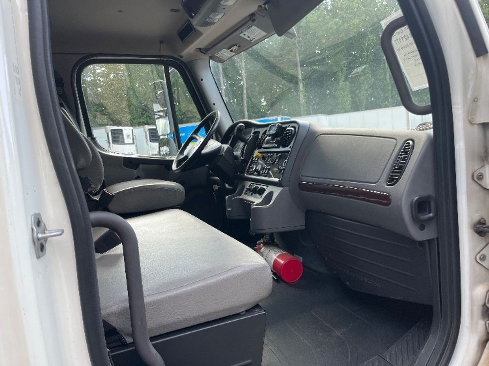 Medium Duty Box Truck-Light and Medium Duty Trucks-Freightliner-2022-M2-Suwanee-GA-328,773\n\t\tmiles-$ 32,250 - Image 19