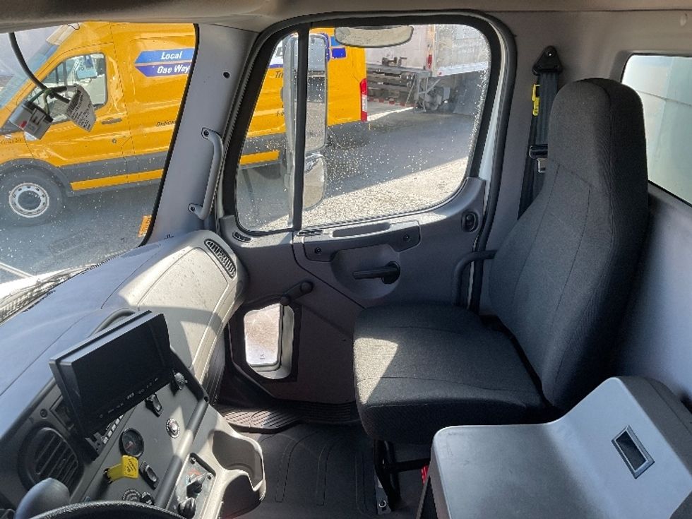 Medium Duty Box Truck-Light and Medium Duty Trucks-Freightliner-2022-M2-Tacoma-WA-156,386\n\t\tmiles-$ 54,750 - Image 19