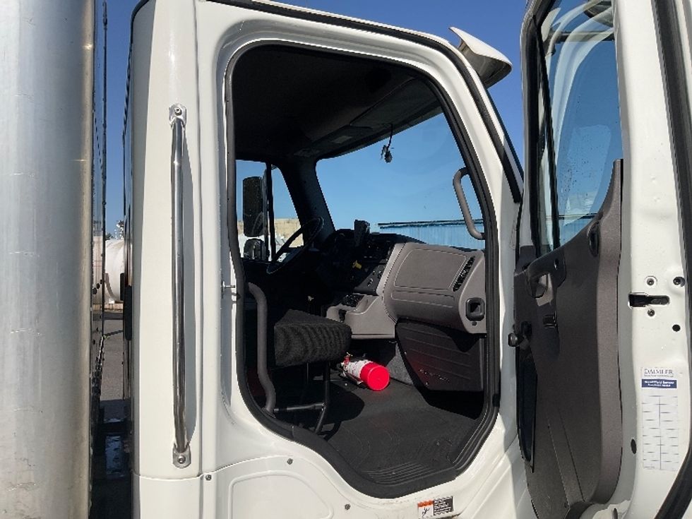 Medium Duty Box Truck-Light and Medium Duty Trucks-Freightliner-2022-M2-Tacoma-WA-156,386\n\t\tmiles-$ 54,750 - Image 20