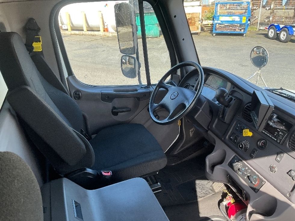 Medium Duty Box Truck-Light and Medium Duty Trucks-Freightliner-2022-M2-Tacoma-WA-156,386\n\t\tmiles-$ 54,750 - Image 22