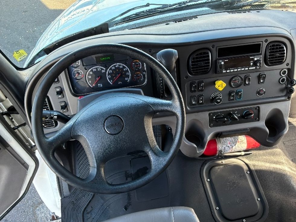 Medium Duty Box Truck-Light and Medium Duty Trucks-Freightliner-2022-M2-Tacoma-WA-161,817\n\t\tmiles-$ 73,000 - Image 18