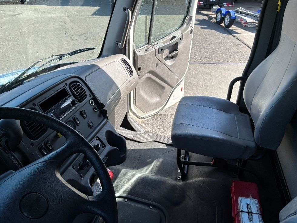 Medium Duty Box Truck-Light and Medium Duty Trucks-Freightliner-2022-M2-Tacoma-WA-161,817\n\t\tmiles-$ 73,000 - Image 19