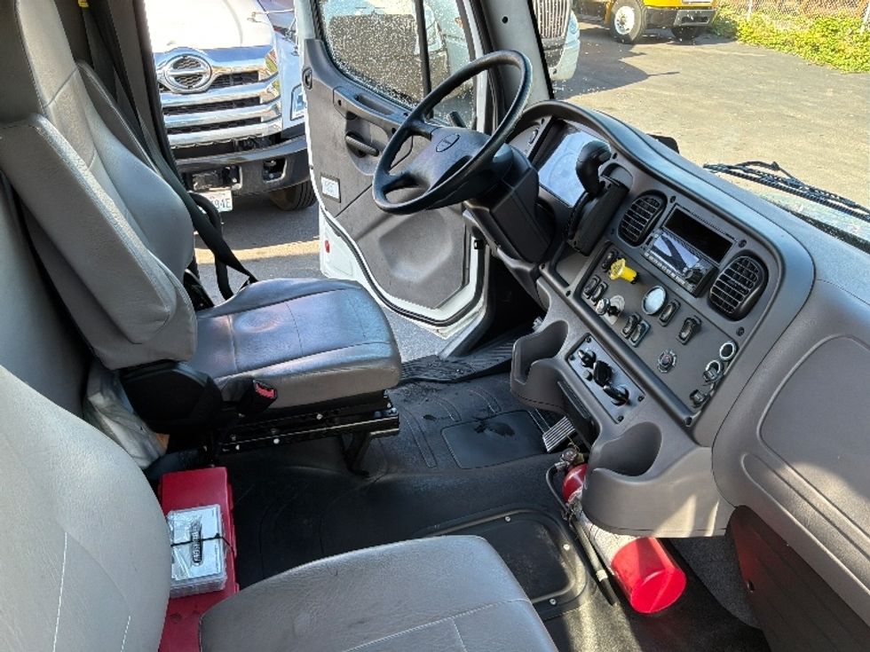 Medium Duty Box Truck-Light and Medium Duty Trucks-Freightliner-2022-M2-Tacoma-WA-161,817\n\t\tmiles-$ 73,000 - Image 22