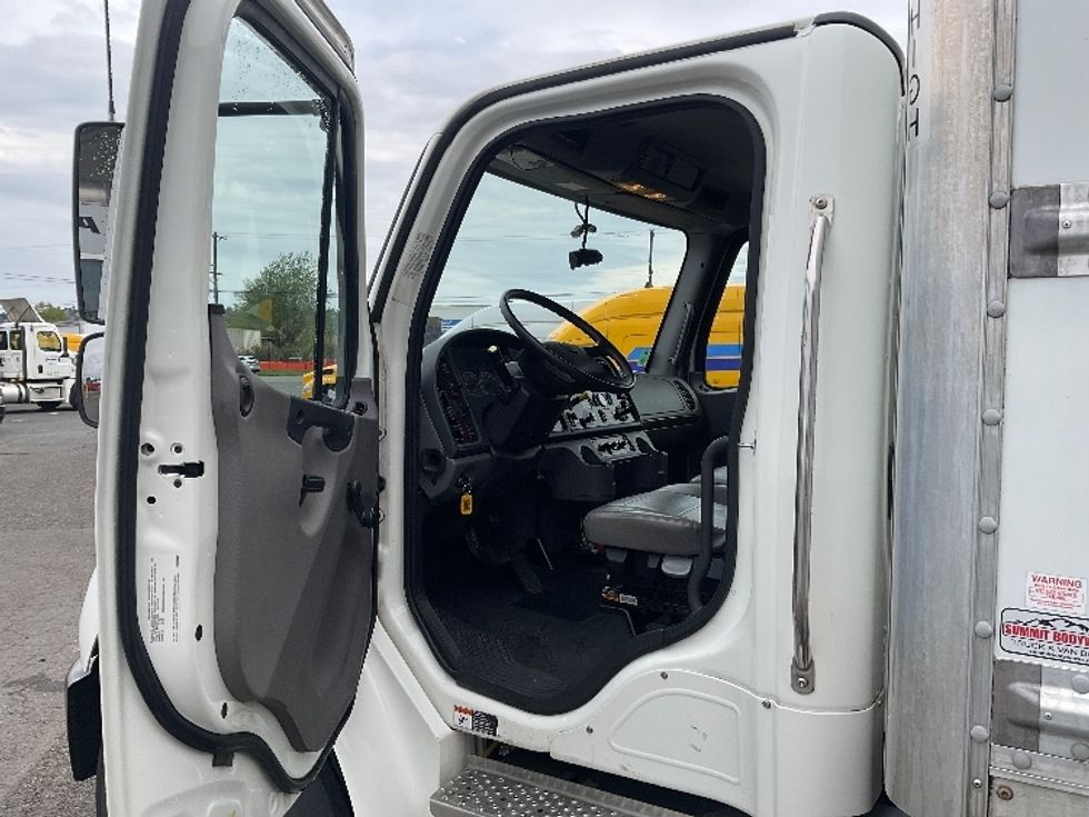 Medium Duty Box Truck-Light and Medium Duty Trucks-Freightliner-2022-M2-Tacoma-WA-66,114\n\t\tmiles-$ 79,500 - Image 16