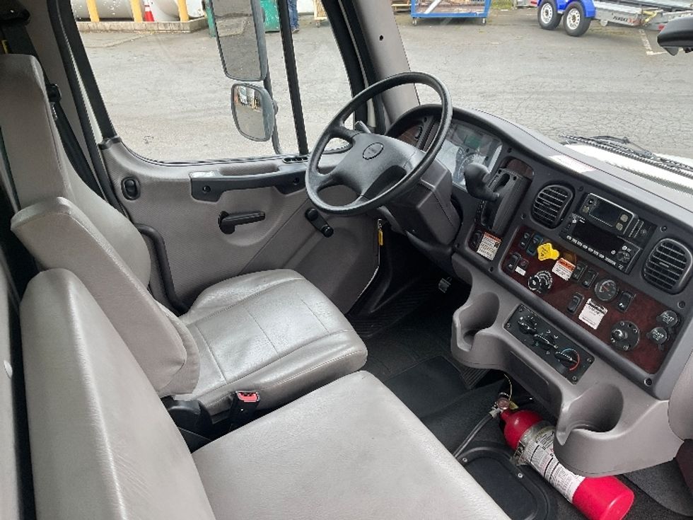 Medium Duty Box Truck-Light and Medium Duty Trucks-Freightliner-2022-M2-Tacoma-WA-66,114\n\t\tmiles-$ 79,500 - Image 22