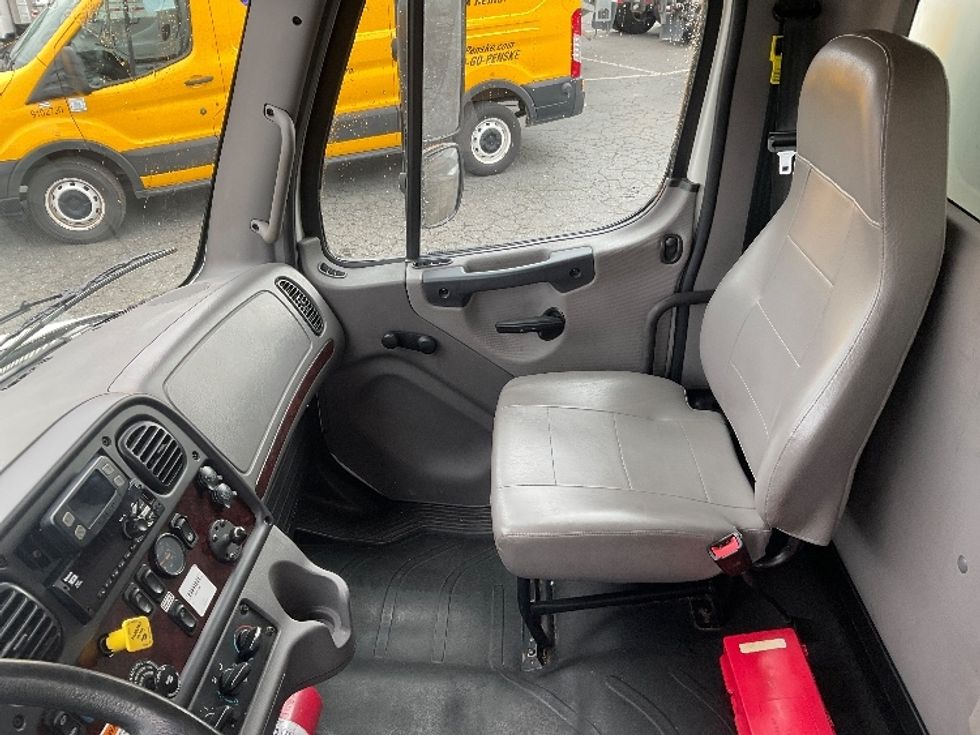Medium Duty Box Truck-Light and Medium Duty Trucks-Freightliner-2022-M2-Tacoma-WA-96,766\n\t\tmiles-$ 77,750 - Image 16