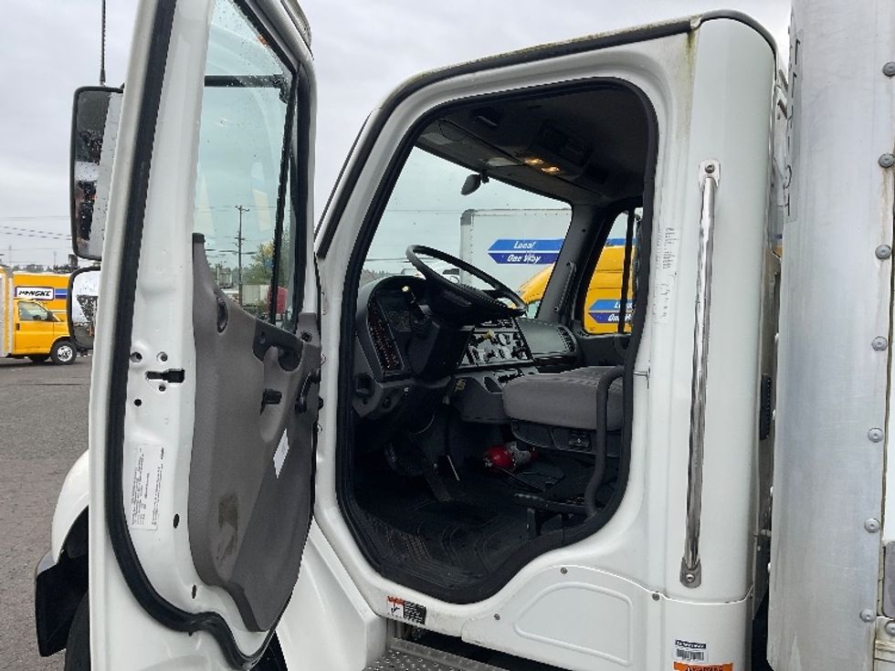Medium Duty Box Truck-Light and Medium Duty Trucks-Freightliner-2022-M2-Tacoma-WA-96,766\n\t\tmiles-$ 77,750 - Image 17