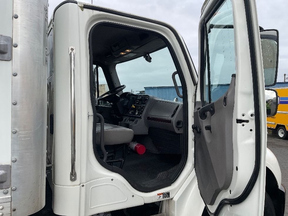 Medium Duty Box Truck-Light and Medium Duty Trucks-Freightliner-2022-M2-Tacoma-WA-96,766\n\t\tmiles-$ 77,750 - Image 20