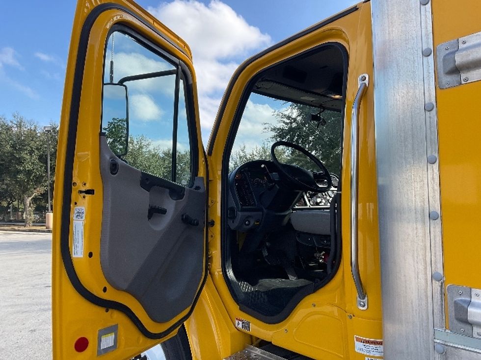 Medium Duty Box Truck-Light and Medium Duty Trucks-Freightliner-2022-M2-Tampa-FL-149,778\n\t\tmiles-$ 68,250 - Image 16