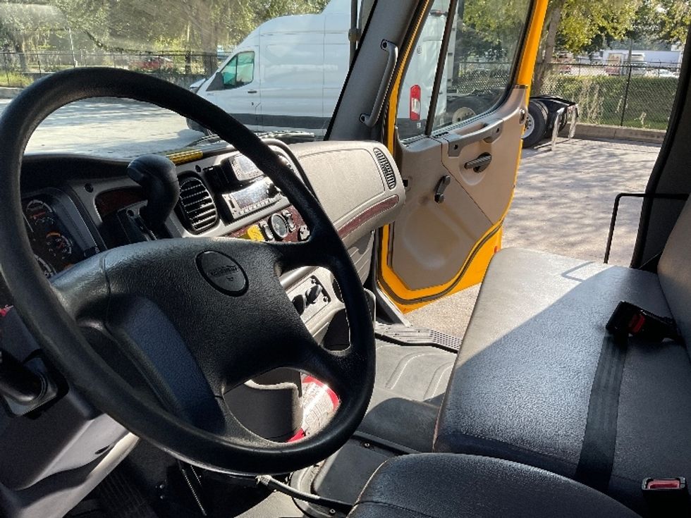 Medium Duty Box Truck-Light and Medium Duty Trucks-Freightliner-2022-M2-Tampa-FL-149,778\n\t\tmiles-$ 68,250 - Image 18