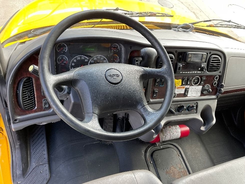 Medium Duty Box Truck-Light and Medium Duty Trucks-Freightliner-2022-M2-Tampa-FL-216,067\n\t\tmiles-$ 50,000 - Image 17