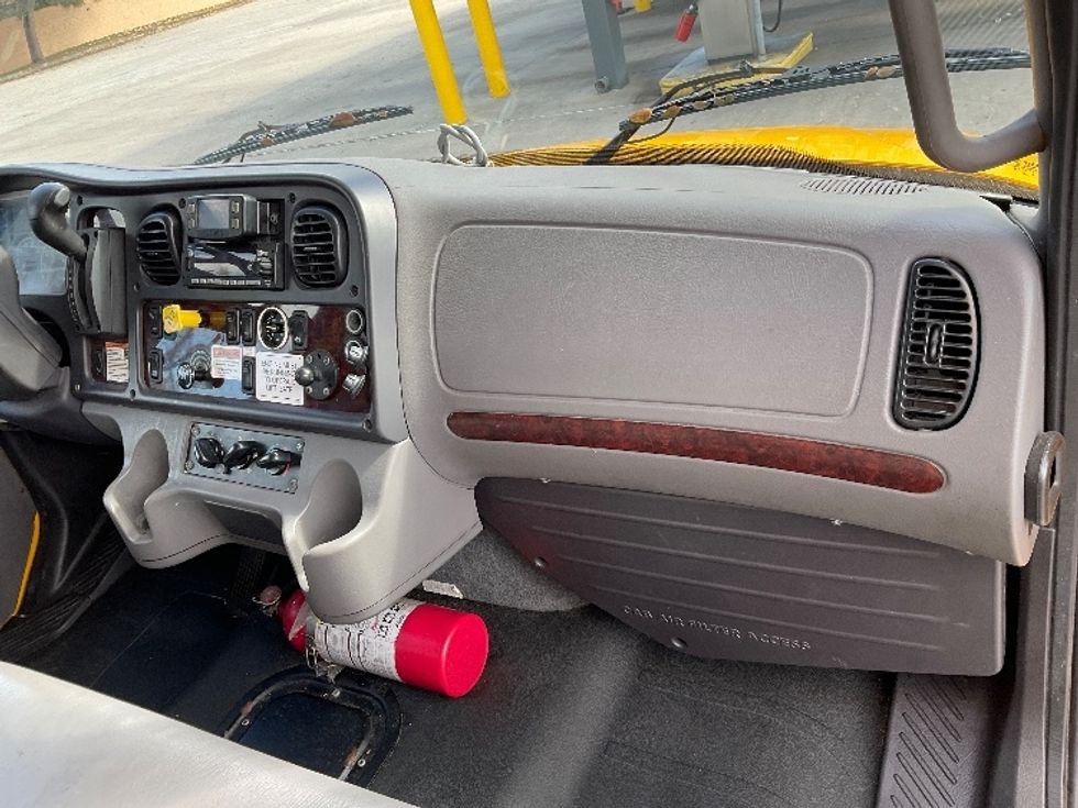 Medium Duty Box Truck-Light and Medium Duty Trucks-Freightliner-2022-M2-Tampa-FL-216,067\n\t\tmiles-$ 50,000 - Image 20