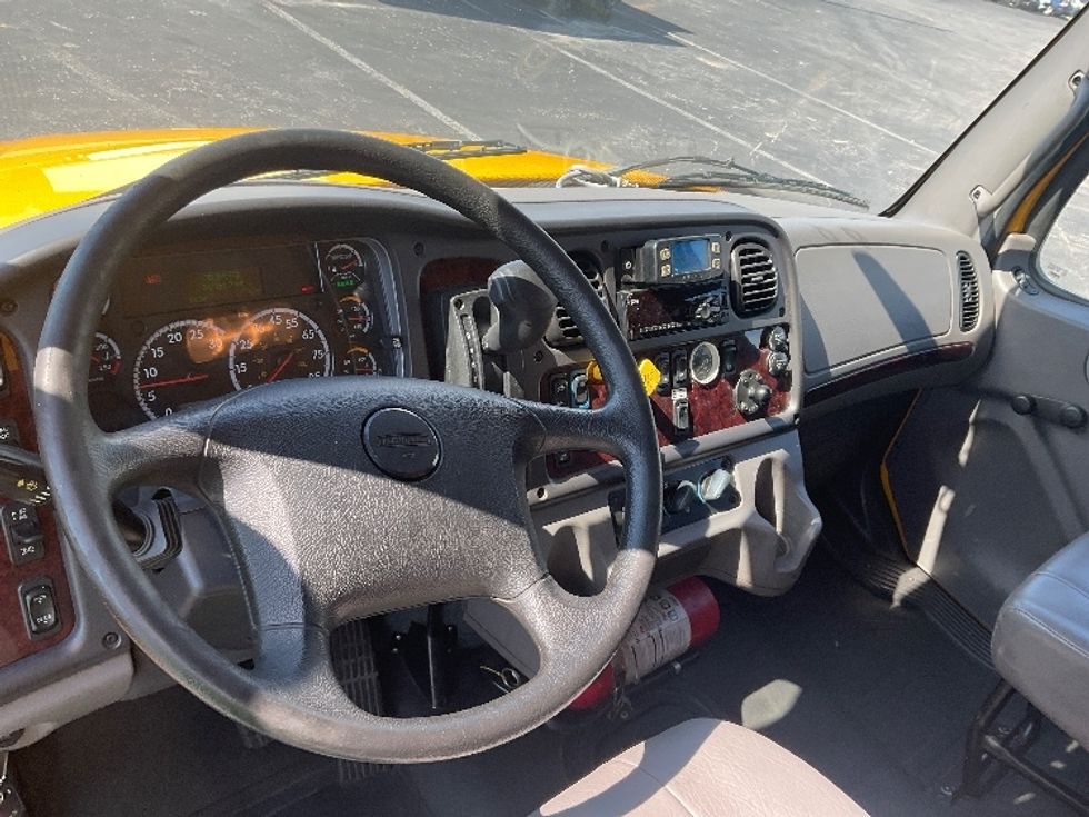 Medium Duty Box Truck-Light and Medium Duty Trucks-Freightliner-2022-M2-Tampa-FL-242,151\n\t\tmiles-$ 38,750 - Image 17