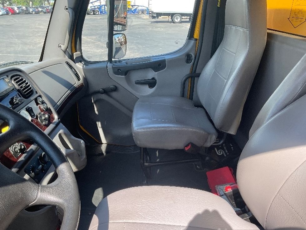 Medium Duty Box Truck-Light and Medium Duty Trucks-Freightliner-2022-M2-Tampa-FL-242,151\n\t\tmiles-$ 38,750 - Image 19