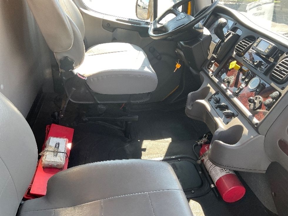 Medium Duty Box Truck-Light and Medium Duty Trucks-Freightliner-2022-M2-Tampa-FL-242,151\n\t\tmiles-$ 38,750 - Image 22