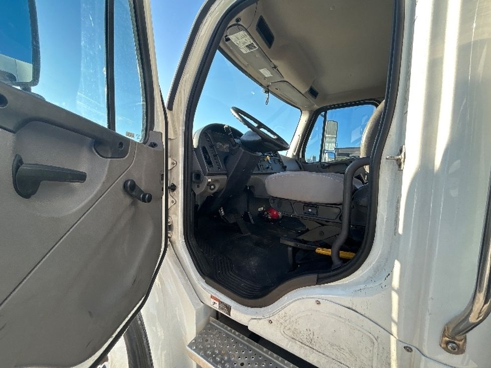 Medium Duty Box Truck-Light and Medium Duty Trucks-Freightliner-2022-M2-Tampa-FL-279,477\n\t\tmiles-$ 38,000 - Image 16
