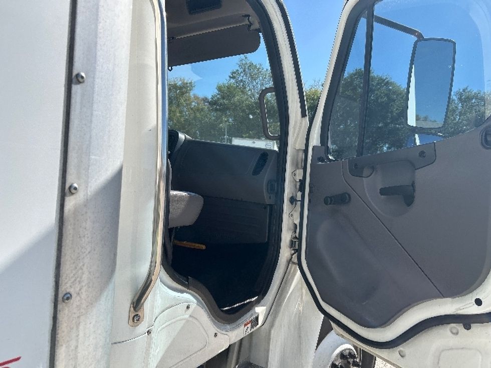 Medium Duty Box Truck-Light and Medium Duty Trucks-Freightliner-2022-M2-Tampa-FL-279,477\n\t\tmiles-$ 38,000 - Image 18