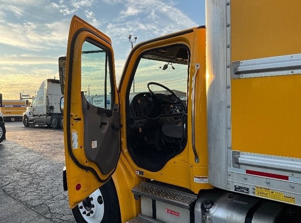 Medium Duty Box Truck-Light and Medium Duty Trucks-Freightliner-2022-M2-Tempe-AZ-240,395\n\t\tmiles-$ 49,750 - Image 16