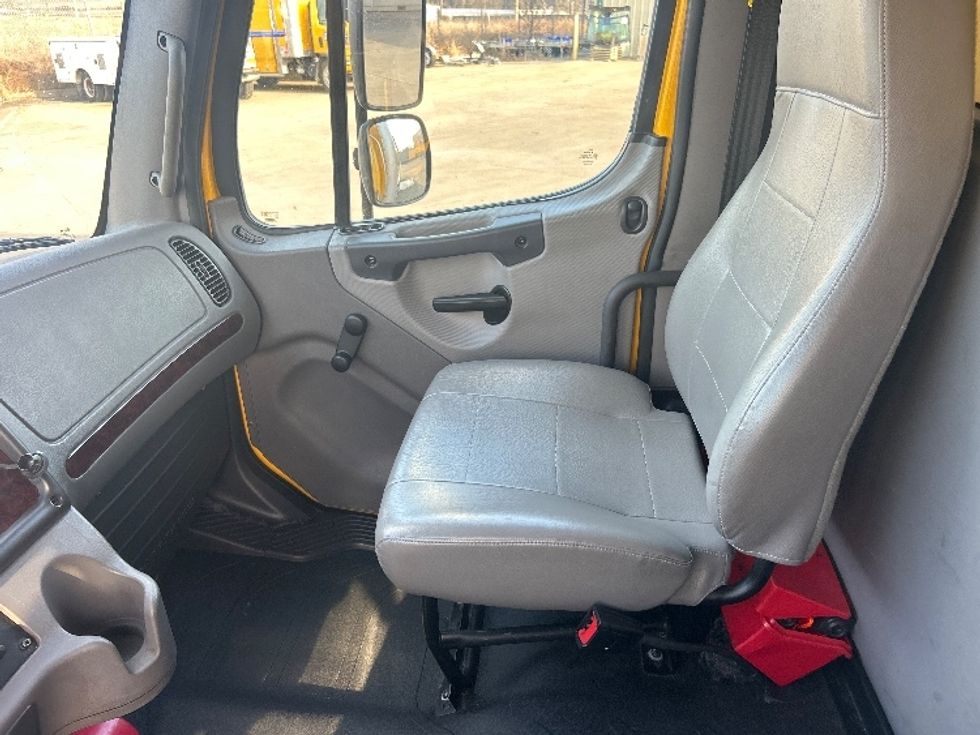 Medium Duty Box Truck-Light and Medium Duty Trucks-Freightliner-2022-M2-Terrell-TX-102,378\n\t\tmiles-$ 76,750 - Image 19