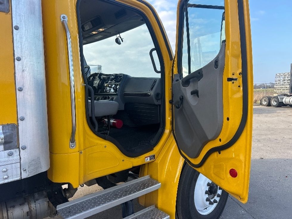 Medium Duty Box Truck-Light and Medium Duty Trucks-Freightliner-2022-M2-Terrell-TX-102,378\n\t\tmiles-$ 76,750 - Image 20