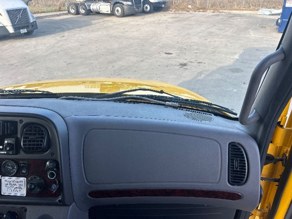 Medium Duty Box Truck-Light and Medium Duty Trucks-Freightliner-2022-M2-Terrell-TX-102,378\n\t\tmiles-$ 76,750 - Image 21