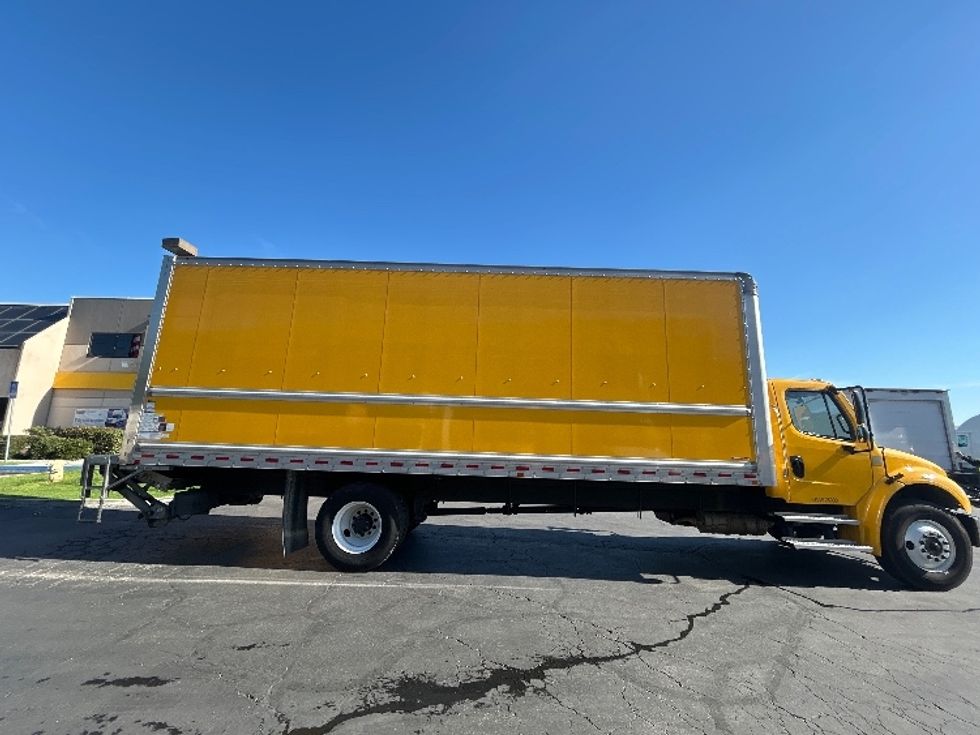 Medium Duty Box Truck-Light and Medium Duty Trucks-Freightliner-2022-M2-Torrance-CA-107,920\n\t\tmiles-$ 77,250 - Image 15