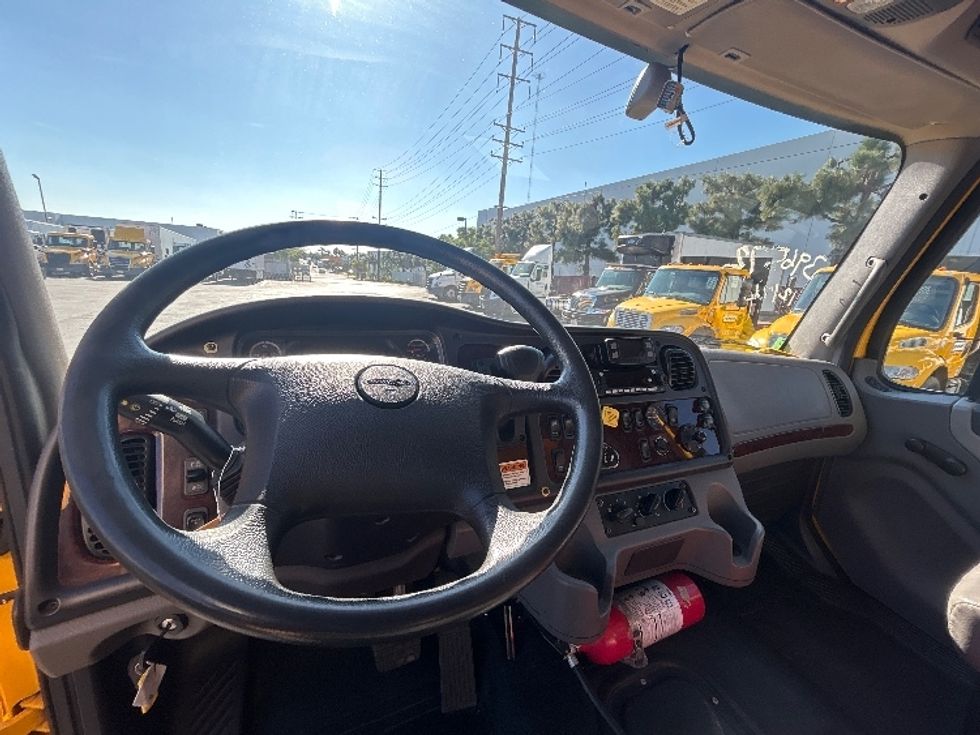 Medium Duty Box Truck-Light and Medium Duty Trucks-Freightliner-2022-M2-Torrance-CA-107,920\n\t\tmiles-$ 77,250 - Image 18