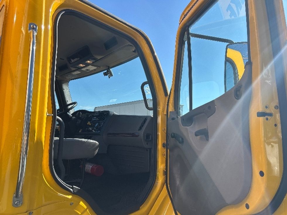Medium Duty Box Truck-Light and Medium Duty Trucks-Freightliner-2022-M2-Torrance-CA-107,920\n\t\tmiles-$ 77,250 - Image 20