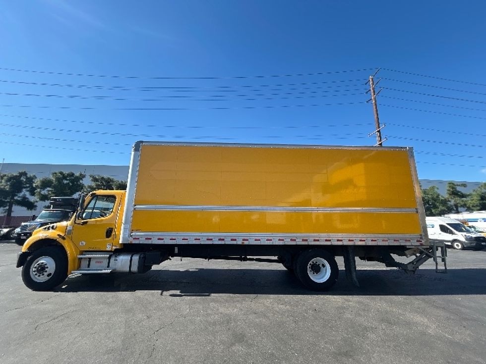 Medium Duty Box Truck-Light and Medium Duty Trucks-Freightliner-2022-M2-Torrance-CA-107,920\n\t\tmiles-$ 77,250 - Image 4