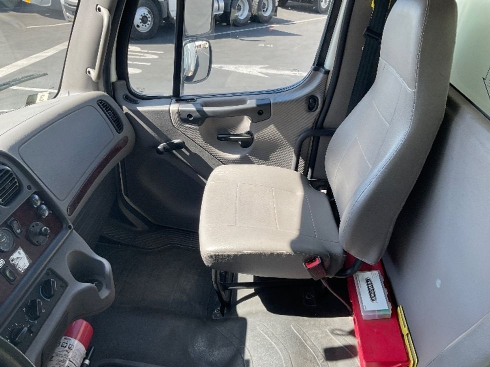 Medium Duty Box Truck-Light and Medium Duty Trucks-Freightliner-2022-M2-Torrance-CA-17,289\n\t\tmiles-$ 78,000 - Image 19