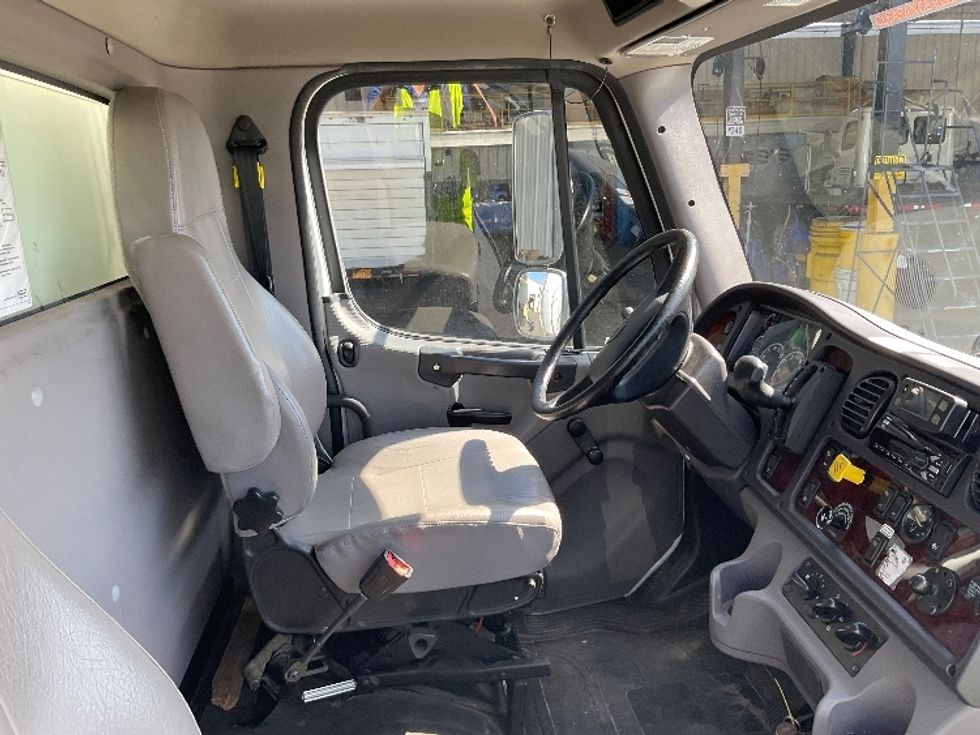 Medium Duty Box Truck-Light and Medium Duty Trucks-Freightliner-2022-M2-Torrance-CA-17,289\n\t\tmiles-$ 78,000 - Image 22