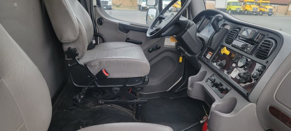 Medium Duty Box Truck-Light and Medium Duty Trucks-Freightliner-2022-M2-Torrance-CA-226,528\n\t\tmiles-$ 54,000 - Image 26