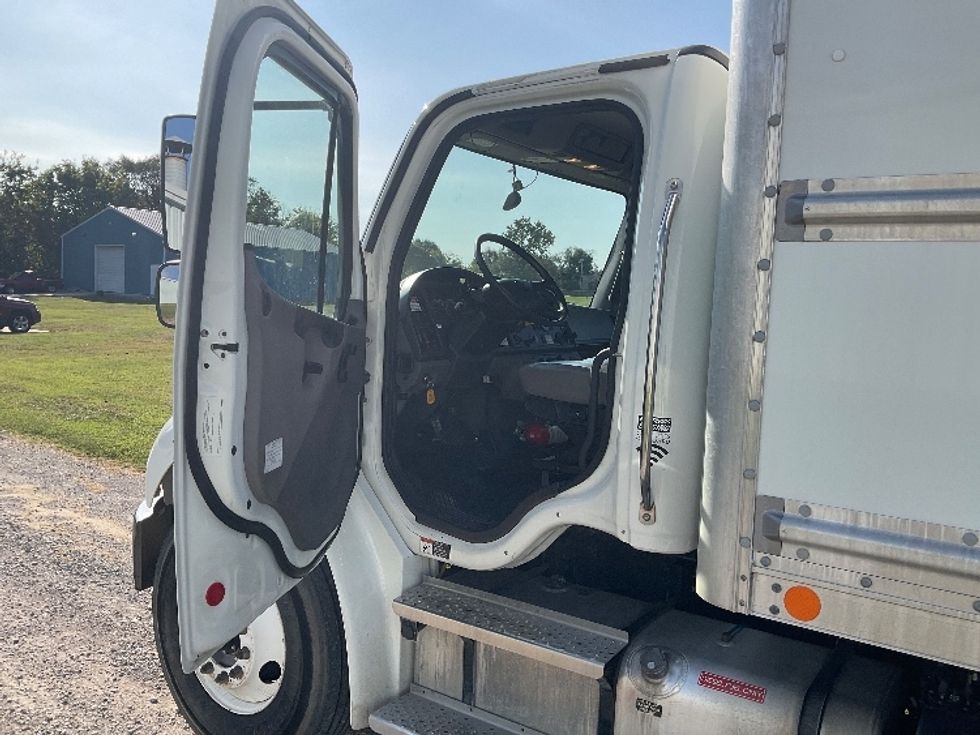 Medium Duty Box Truck-Light and Medium Duty Trucks-Freightliner-2022-M2-Tulsa-OK-162,930\n\t\tmiles-$ 65,500 - Image 16