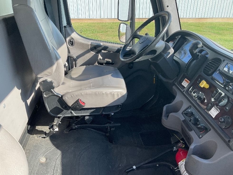 Medium Duty Box Truck-Light and Medium Duty Trucks-Freightliner-2022-M2-Tulsa-OK-162,930\n\t\tmiles-$ 65,500 - Image 22
