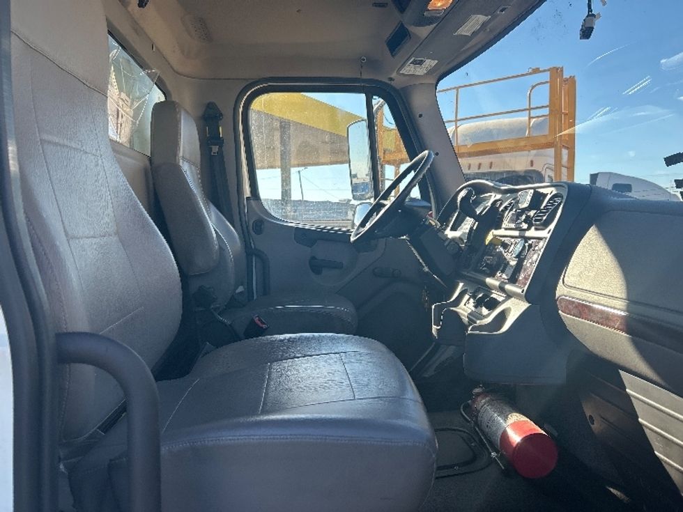 Medium Duty Box Truck-Light and Medium Duty Trucks-Freightliner-2022-M2-Tulsa-OK-169,164\n\t\tmiles-$ 56,250 - Image 21