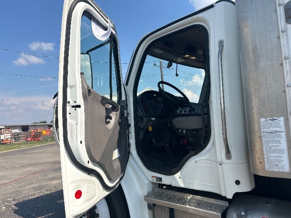 Medium Duty Box Truck-Light and Medium Duty Trucks-Freightliner-2022-M2-Waco-TX-258,592\n\t\tmiles-$ 46,250 - Image 16