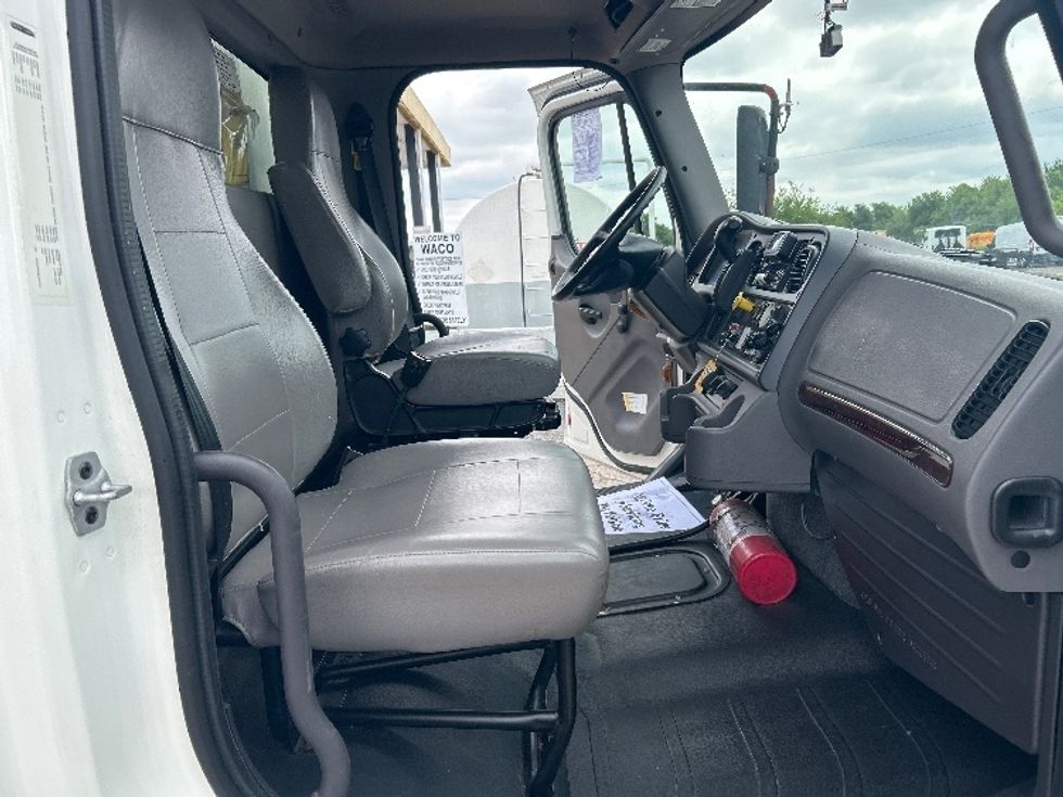 Medium Duty Box Truck-Light and Medium Duty Trucks-Freightliner-2022-M2-Waco-TX-258,592\n\t\tmiles-$ 46,250 - Image 22