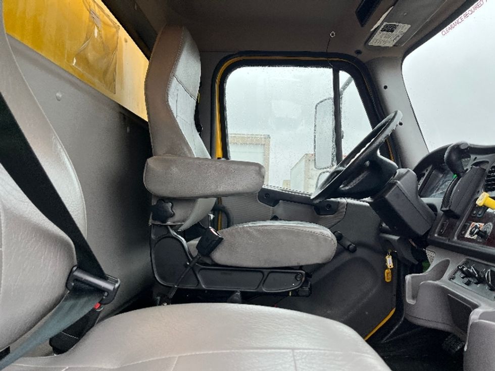 Medium Duty Box Truck-Light and Medium Duty Trucks-Freightliner-2022-M2-Warren-MI-112,500\n\t\tmiles-$ 73,000 - Image 19